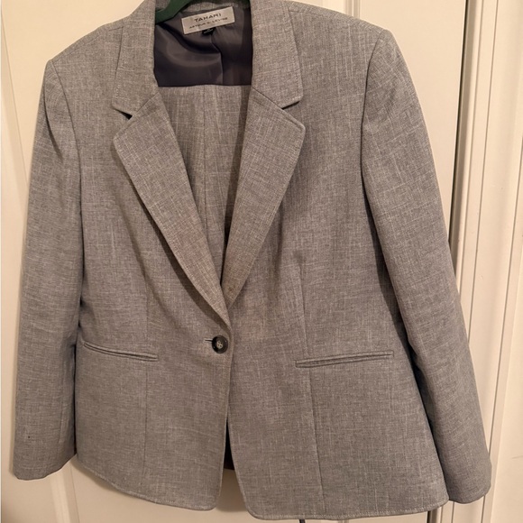 Emily Designs Classic Blazer in Blush Pink - Picture 2 of 16